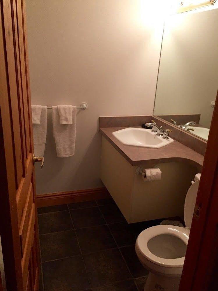 Terrace Suites Callander エクステリア 写真